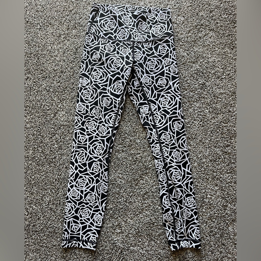 Lululemon High Times Pant Luxtreme Posey Black & White Size 4